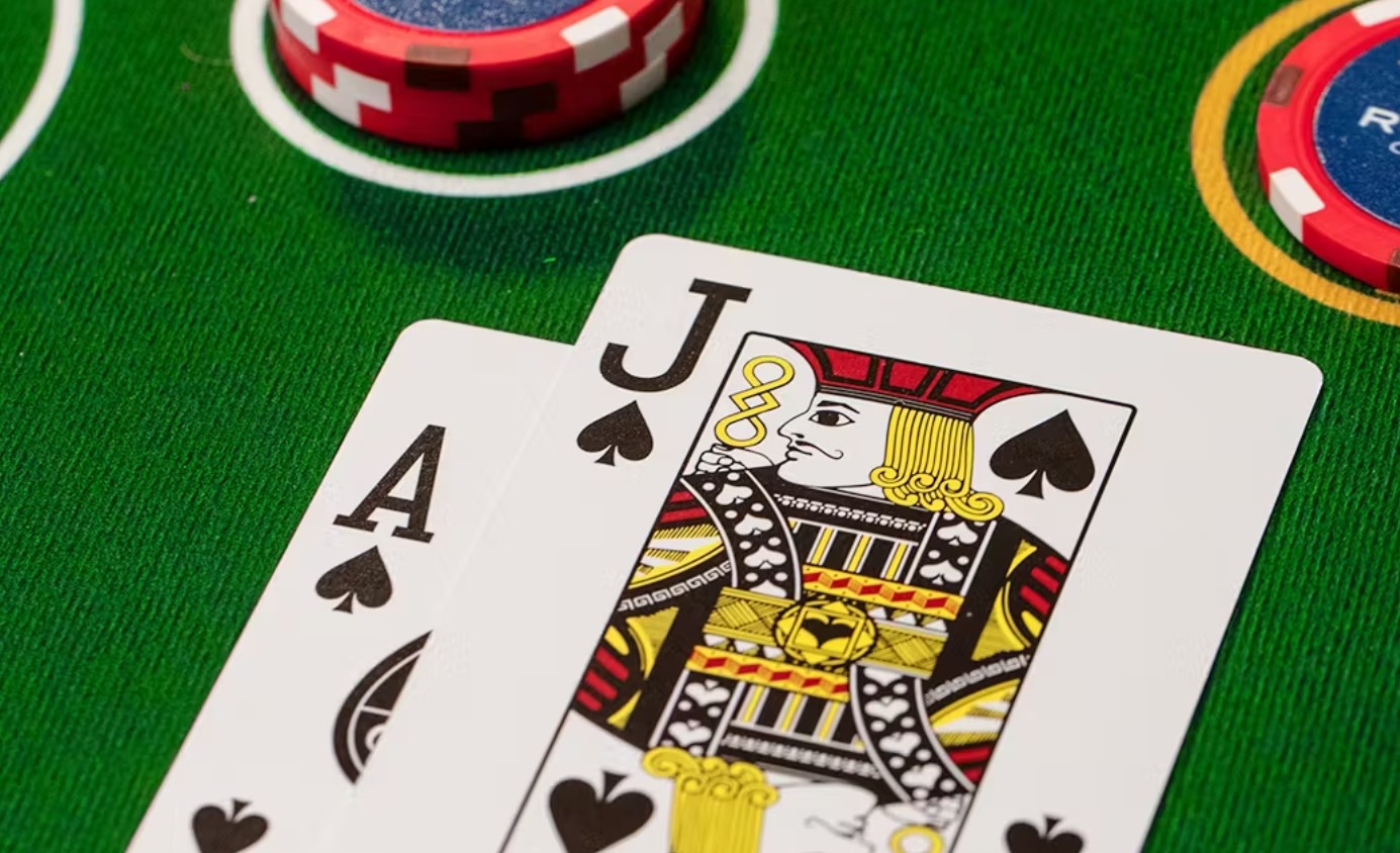 Masa Oyunlarında Ustalık – Blackjack, Rulet ve Poker Taktikleri